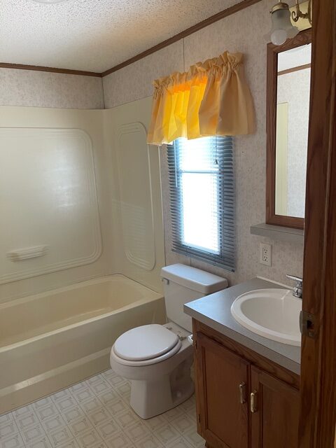 guest bathroom of available home at 3325 Pierce Ave, #211